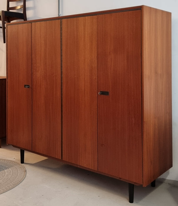 Mid Century kledingkast