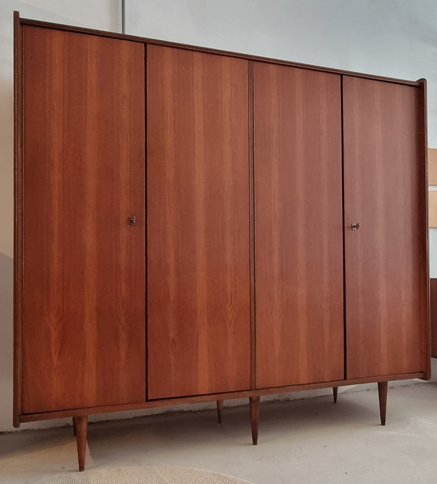 Mid Century kledingkast