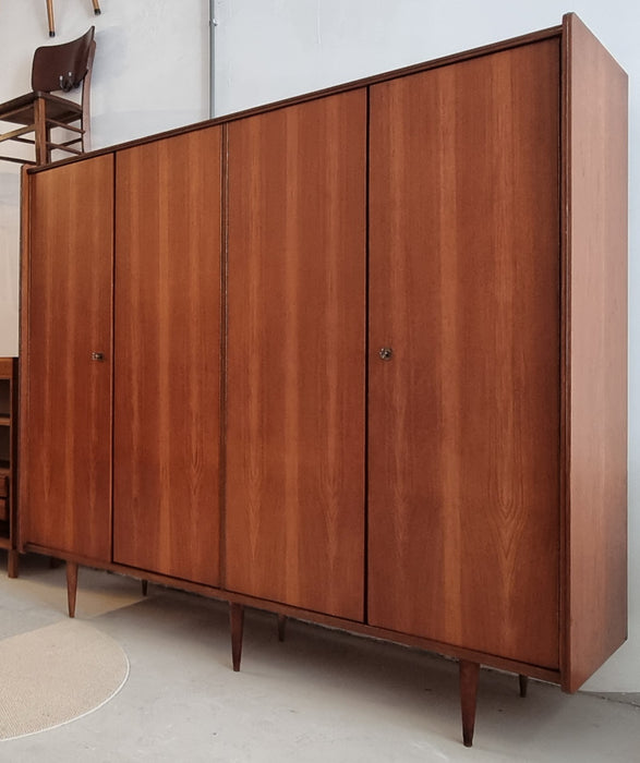 Mid Century kledingkast