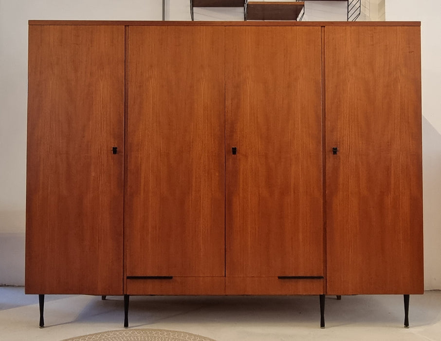 Mid Century kledingkast