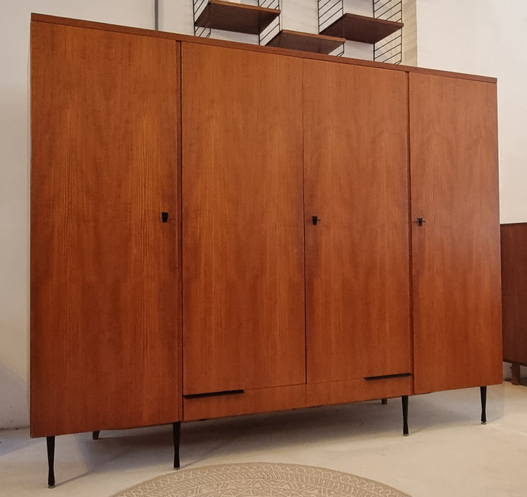 Mid Century kledingkast