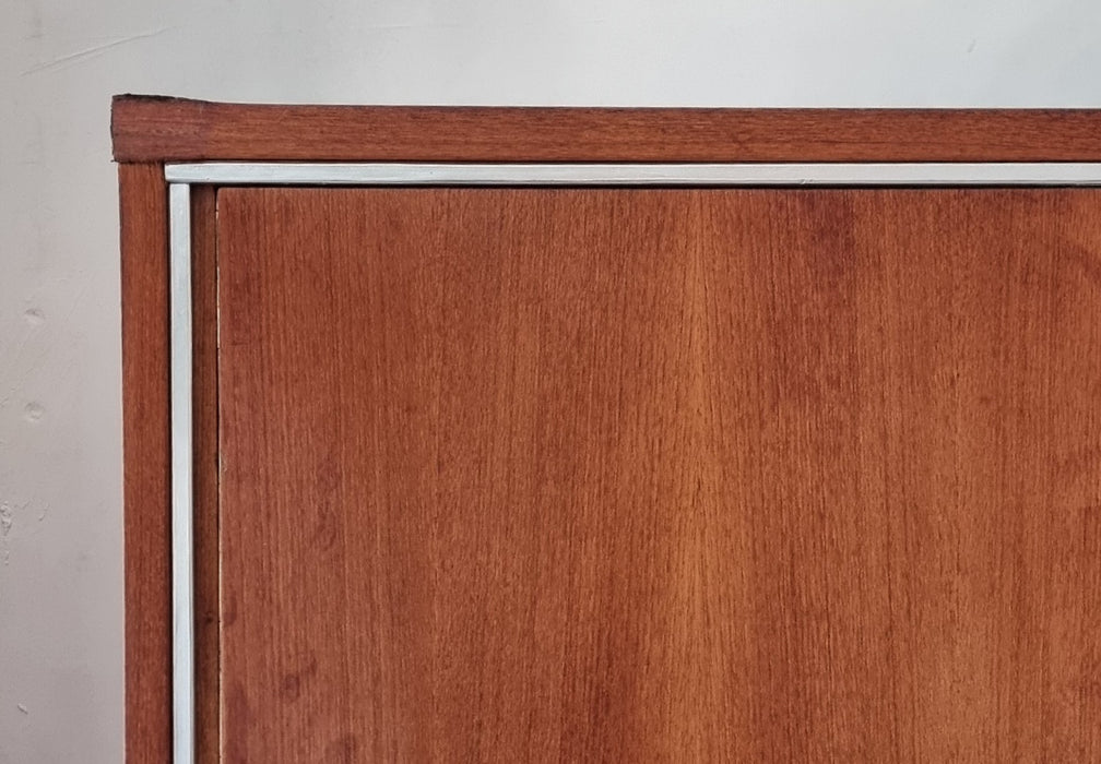 Mid Century kledingkast