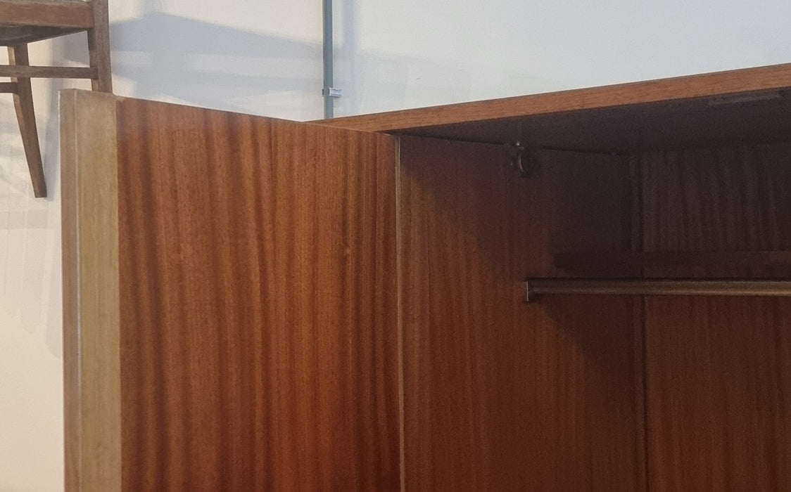 Mid Century kledingkast