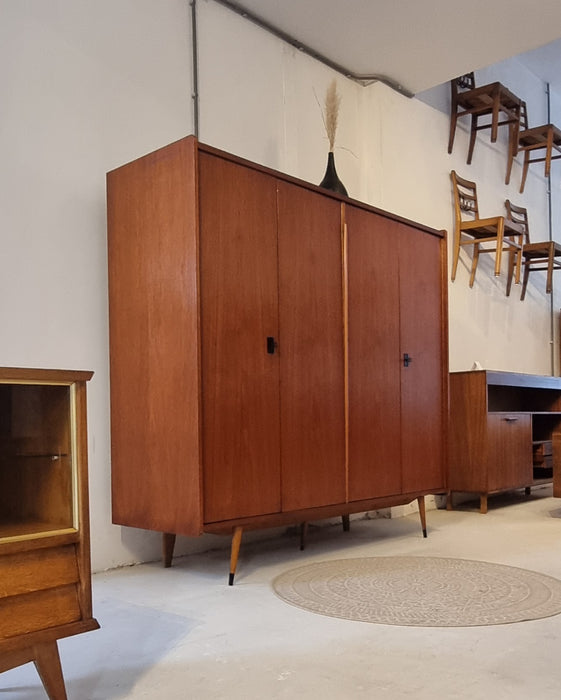 Mid Century kledingkast