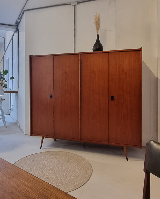 Mid Century kledingkast