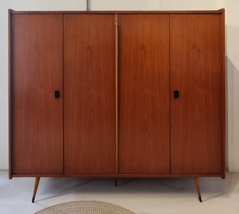 Mid Century kledingkast