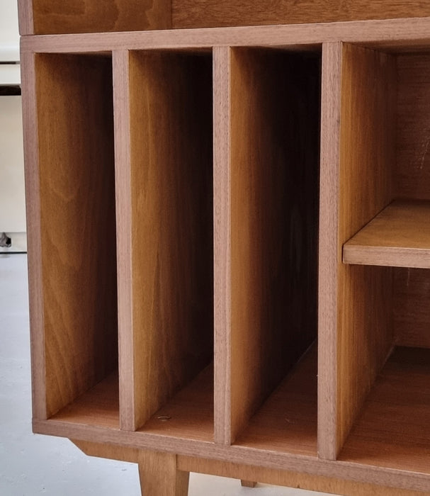 Platenkast Toke