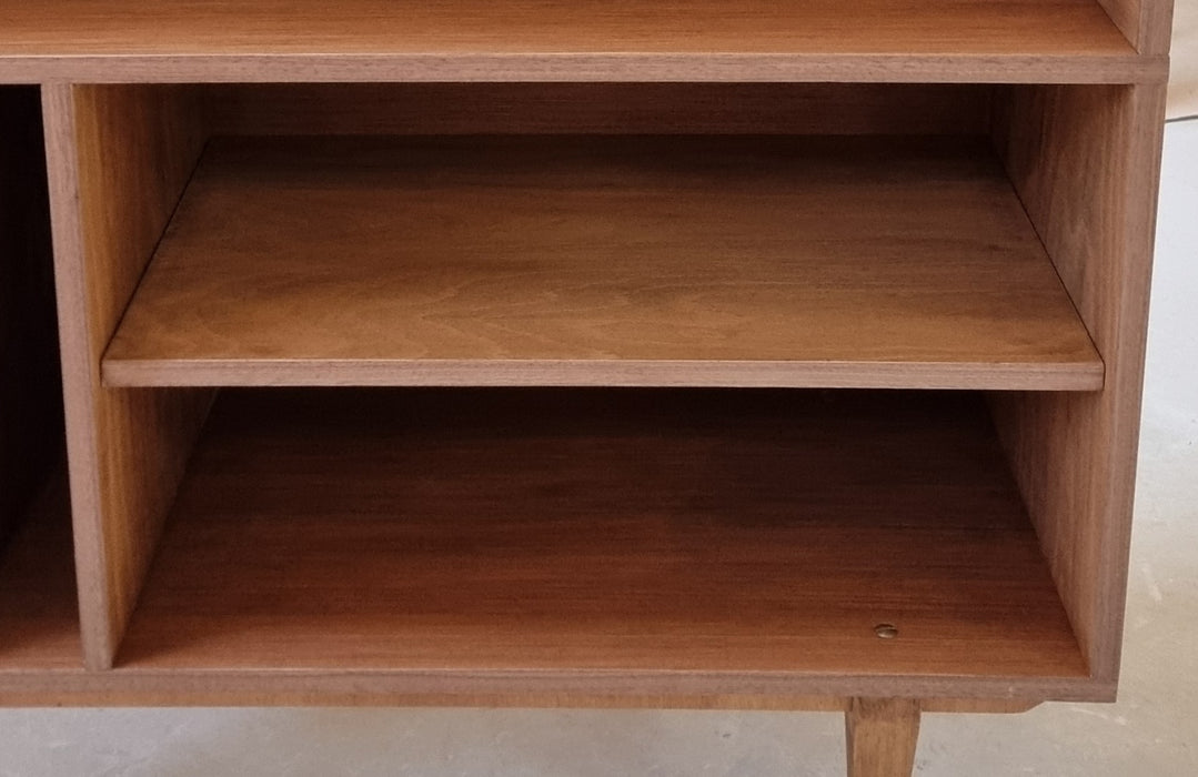 Platenkast Toke