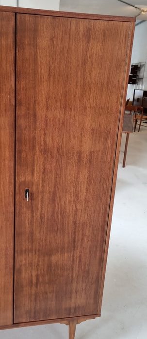 Mid Century kledingkast