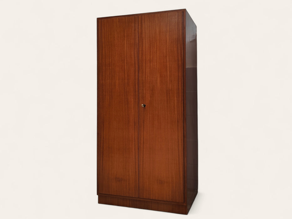 Mid Century Garderobe