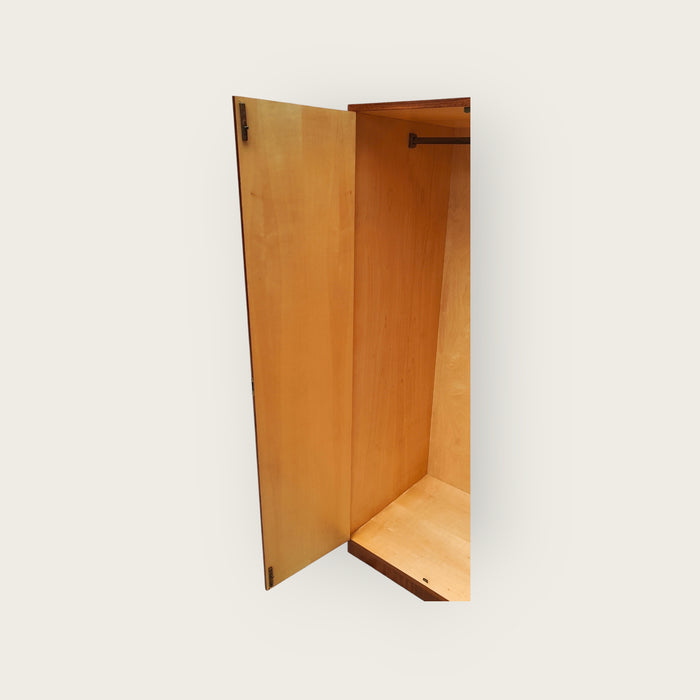 Mid Century Garderobe