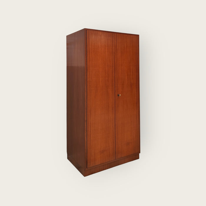 Mid Century Garderobe