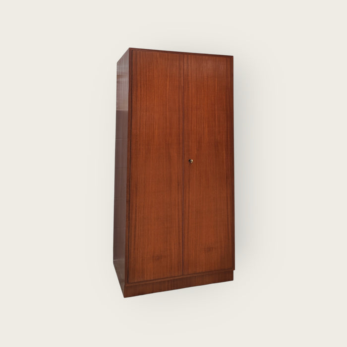 Mid Century Garderobe