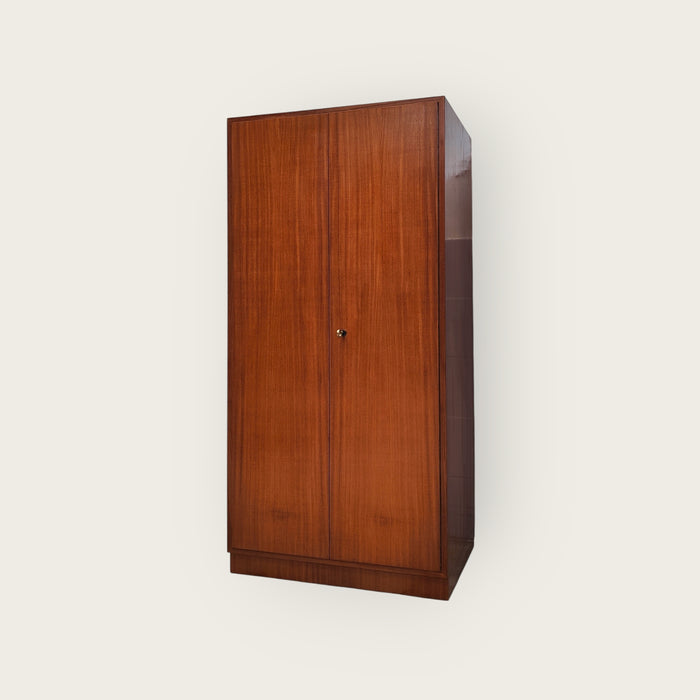 Mid Century Garderobe