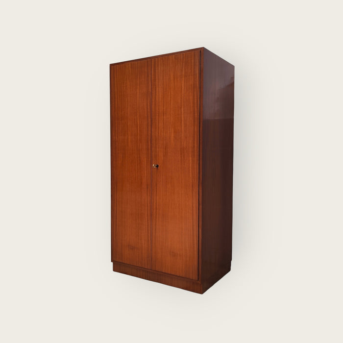 Mid Century Garderobe