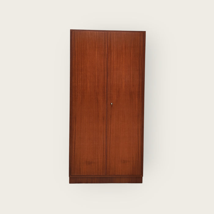 Mid Century Garderobe